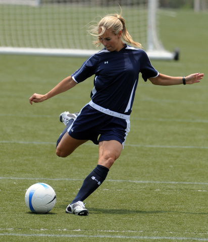 Heather Mitts: Scoring Goals in Football